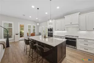 422 Bridle Trl, New Braunfels, TX 78132 - Photo 10