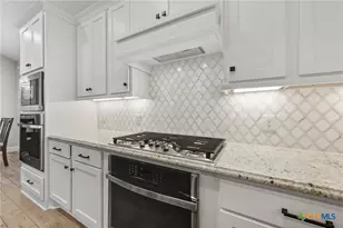 422 Bridle Trl, New Braunfels, TX 78132 - Photo 12