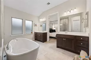 422 Bridle Trl, New Braunfels, TX 78132 - Photo 22