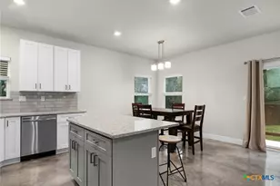 446 W Overlook Dr, Canyon Lake, TX 78133 - Photo 16