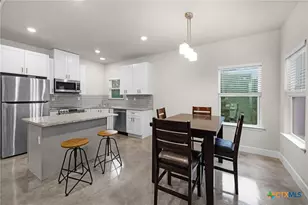 446 W Overlook Dr, Canyon Lake, TX 78133 - Photo 14