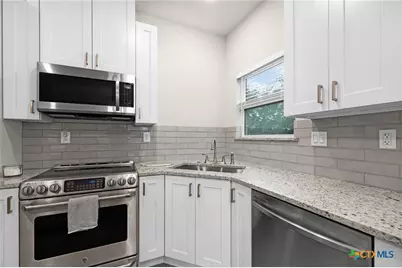 446 W Overlook Drive, Canyon Lake, TX 78133 - Photo 18