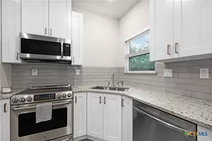 446 W Overlook Dr, Canyon Lake, TX 78133 - Photo 18