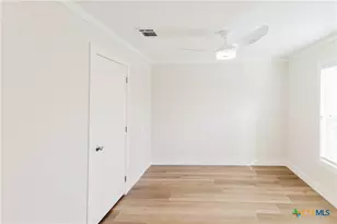 404 Bridge St, Cuero, TX 77954 - Photo 10