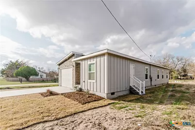 404 Bridge Street, Cuero, TX 77954 - Photo 2