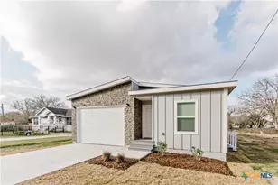 404 Bridge St, Cuero, TX 77954 - Photo 8