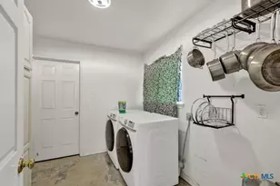 10 Cherry Hill Dr, Seguin, TX 78155 - Photo 16