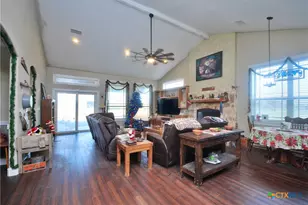 326 Co Rd 451, Waelder, TX 78959 - Photo 10