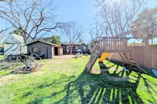 635 E Camp St, New Braunfels, TX 78130 - Photo 26