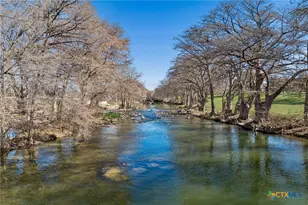 730 E Mather St, New Braunfels, TX 78130 - Photo 2