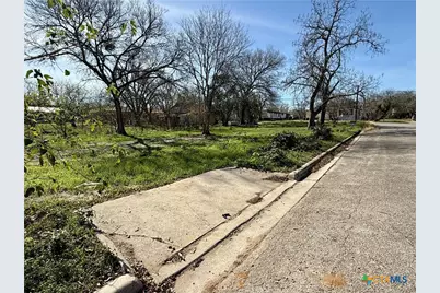 1442 N College Street, Gonzales, TX 78629 - Photo 8