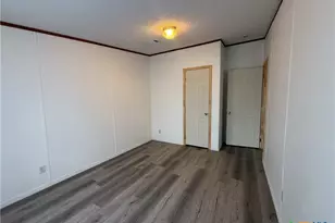 801 E Mesquite Ln, Victoria, TX 77901 - Photo 12