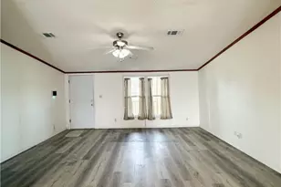 801 E Mesquite Ln, Victoria, TX 77901 - Photo 22