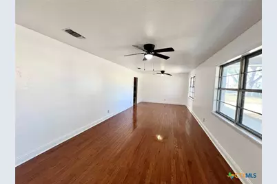 105 E Upshaw Avenue, Temple, TX 76501 - Photo 8