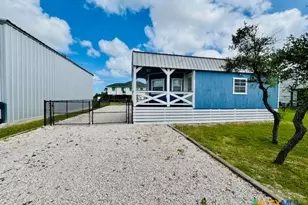 1303 W Adams Ave, Port O'Connor, TX 77982 - Photo 4