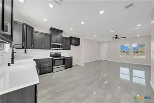 816 County Rd, Natalia, TX 78059 - Photo 8