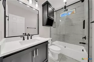 816 County Rd, Natalia, TX 78059 - Photo 16