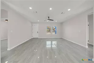 816 County Rd, Natalia, TX 78059 - Photo 4