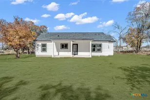 816 County Rd, Natalia, TX 78059 - Photo 18