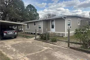 312 Keller St, Cuero, TX 77954 - Photo 4