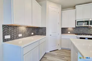 1822 Pining St, New Braunfels, TX 78132 - Photo 2