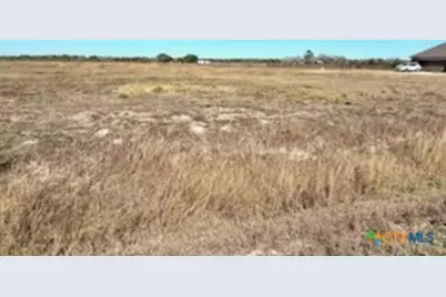 1040 Sendera Loop, Victoria, TX 77904 - Photo 8