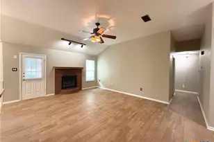 1002 Northern Dancer Dr, Copperas Cove, TX 76522 - Photo 2