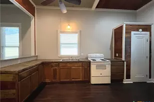 111 N 5th St, Temple, TX 76501 - Photo 8