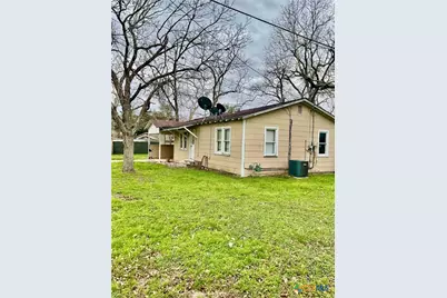 102 Clark Street, Yoakum, TX 77995 - Photo 2