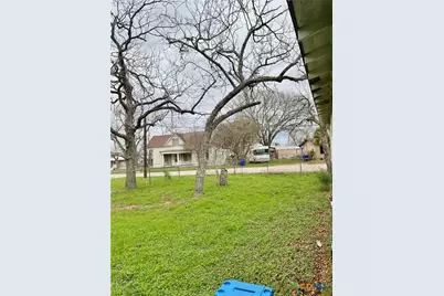 102 Clark Street, Yoakum, TX 77995 - Photo 18