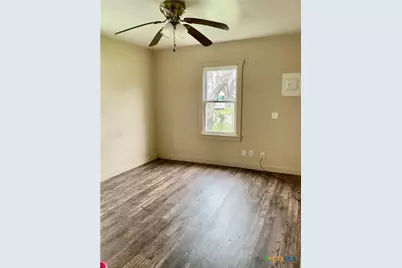 102 Clark Street, Yoakum, TX 77995 - Photo 12