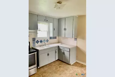 102 Clark Street, Yoakum, TX 77995 - Photo 6