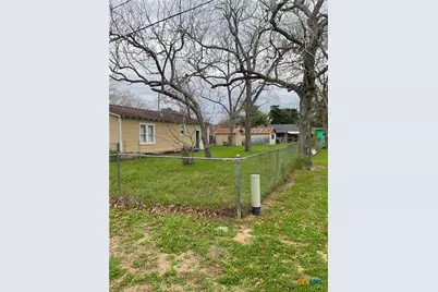 102 Clark Street, Yoakum, TX 77995 - Photo 4