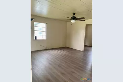 402 Tucker Street, Yoakum, TX 77995 - Photo 2