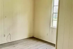 402 Tucker St, Yoakum, TX 77995 - Photo 10