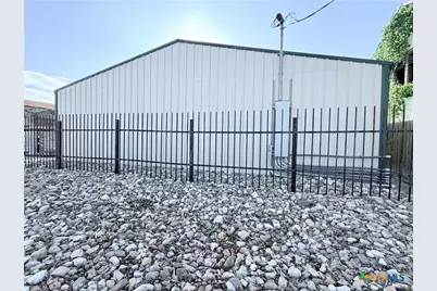 815 Saint Peter Street, Gonzales, TX 78629 - Photo 4