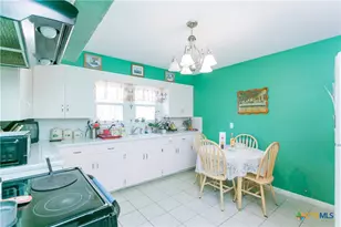 1404 E Warren Ave, Victoria, TX 77901 - Photo 6