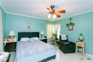 1404 E Warren Ave, Victoria, TX 77901 - Photo 8