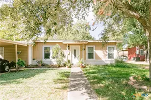 1404 E Warren Ave, Victoria, TX 77901 - Photo 1