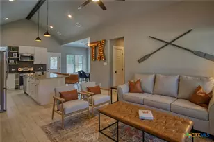 1112 Green Hill Dr, Canyon Lake, TX 78133 - Photo 4