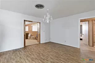 507 Suzanne St, Edna, TX 77957 - Photo 8