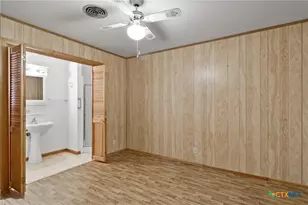 507 Suzanne St, Edna, TX 77957 - Photo 16