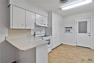 507 Suzanne St, Edna, TX 77957 - Photo 6