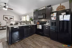 2204 Darst Dr, Seguin, TX 78155 - Photo 12