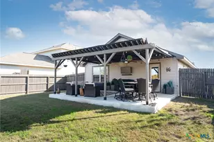 2204 Darst Dr, Seguin, TX 78155 - Photo 2