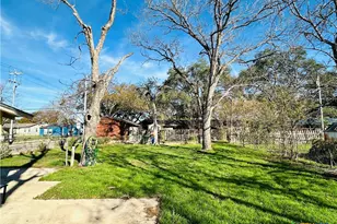 904 Bismark St, Seguin, TX 78155 - Photo 8