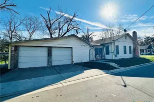 904 Bismark St, Seguin, TX 78155 - Photo 4