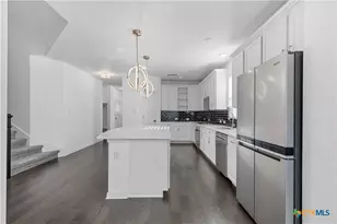 619 Hidden View St, New Braunfels, TX 78130 - Photo 4