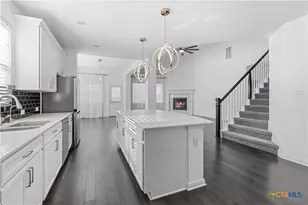 619 Hidden View St, New Braunfels, TX 78130 - Photo 12