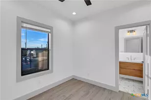 810 Iowa St, San Antonio, TX 78203 - Photo 12